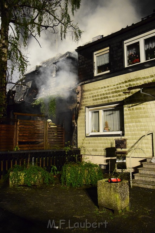 Grossfeuer Einfamilienhaus Siegburg Muehlengrabenstr P0259.JPG - Miklos Laubert